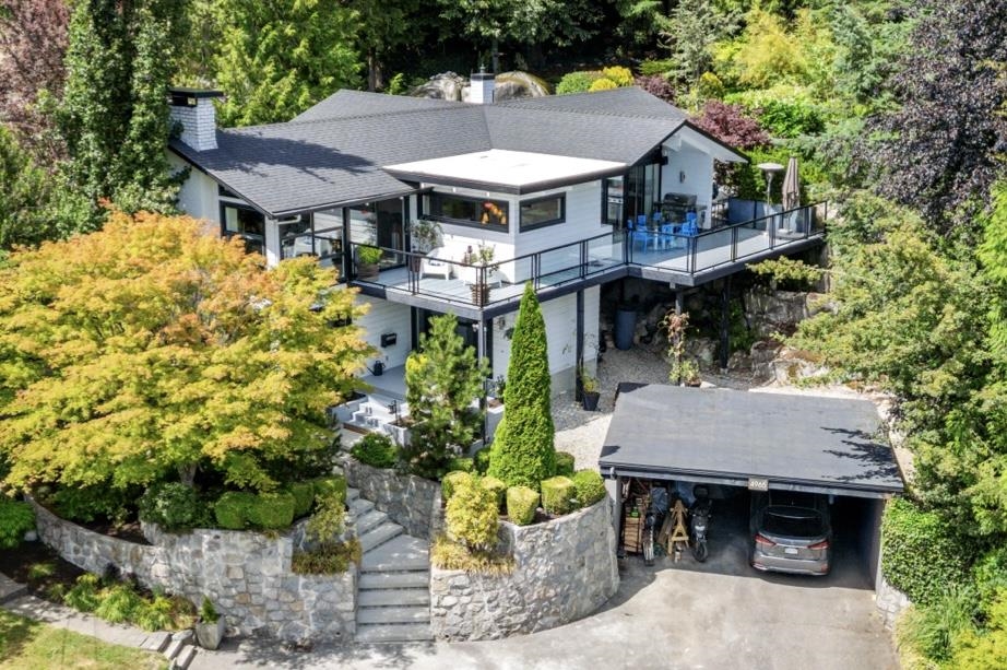 CAULFEILD PRIVATE OASIS