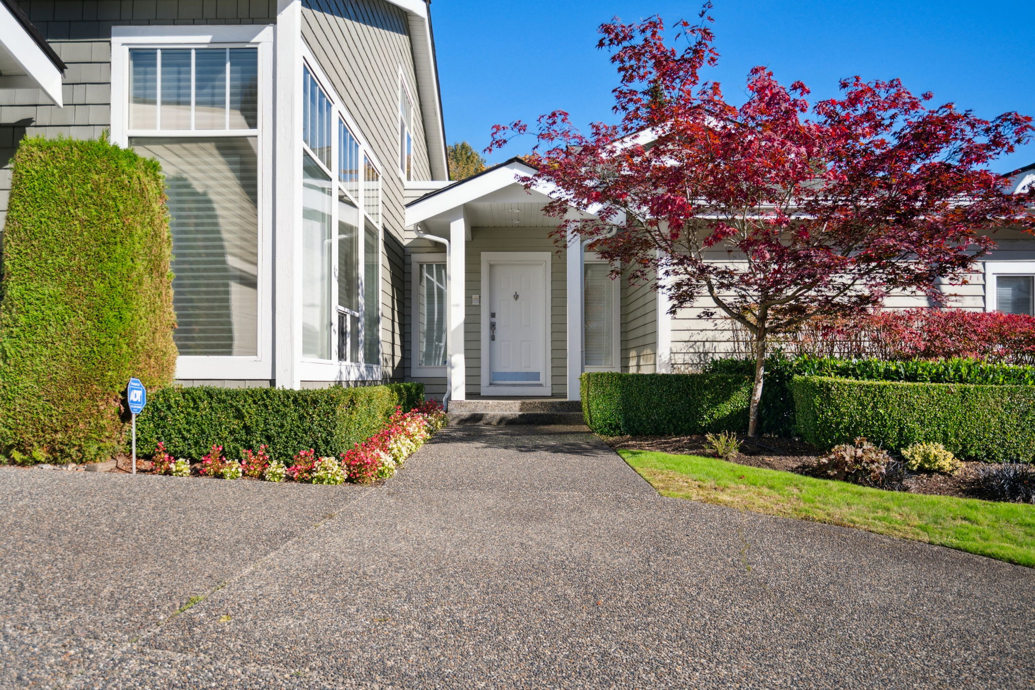 BEAUTIFULLY APPOINTED WEST VANCOUVER TOWNHOUSE
