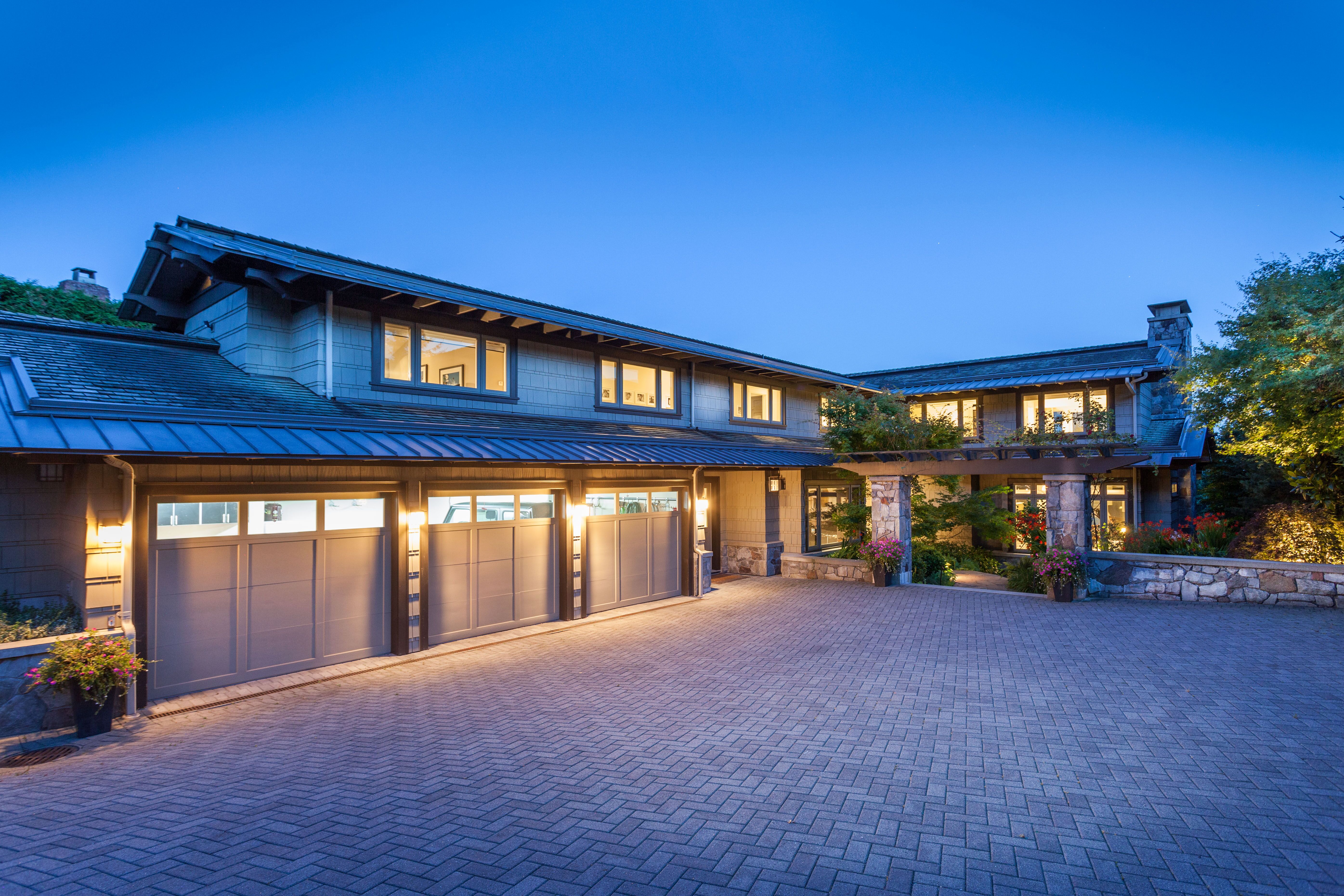 3280 Thompson Crescent