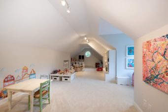 4529 Caulfeild Lane