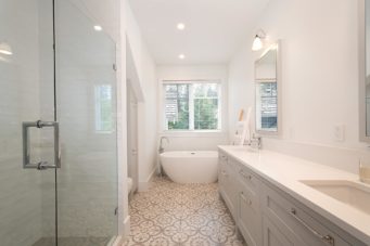 4529 Caulfeild Lane