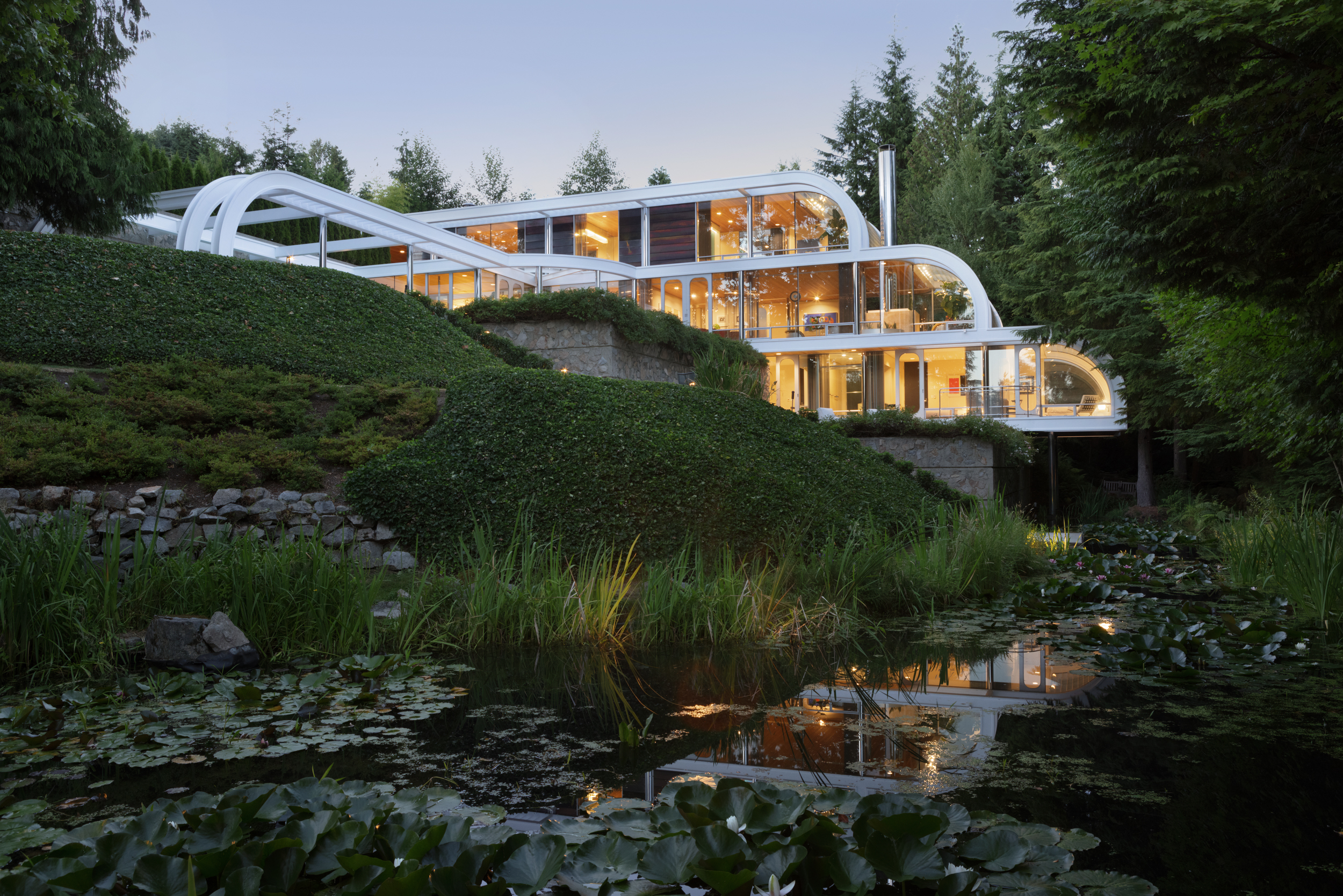 EPPICH HOUSE II – Iconic Arthur Erickson Home in the British Properties