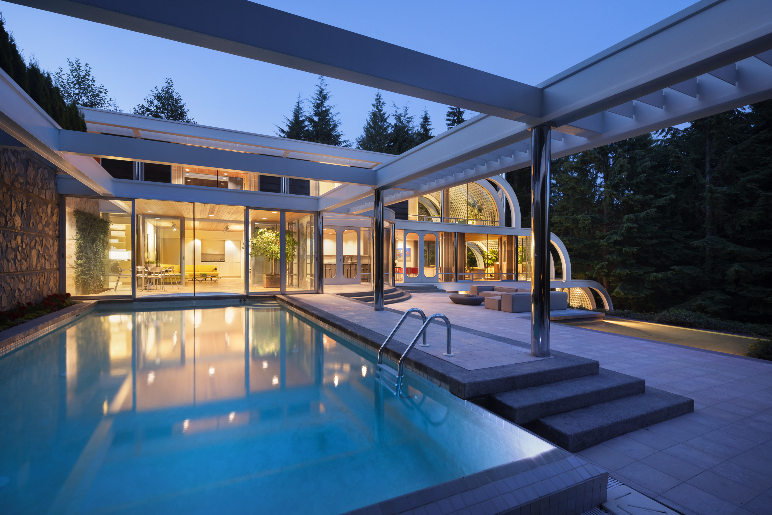EPPICH HOUSE II – Iconic Arthur Erickson Home in the British Properties