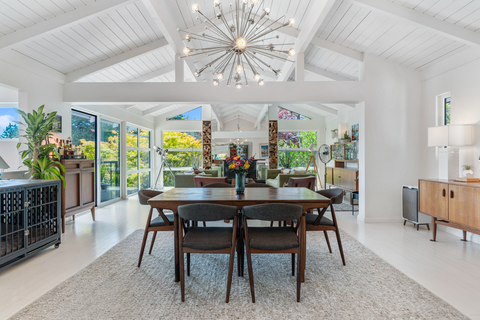 CAULFEILD PRIVATE OASIS