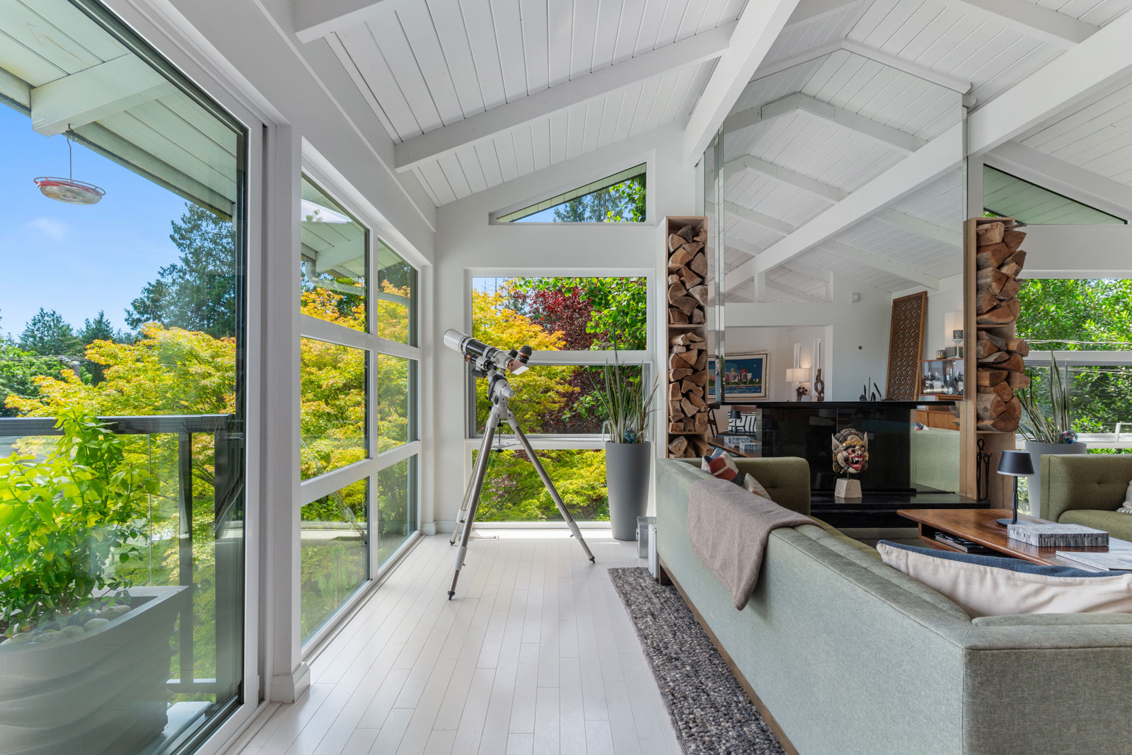 CAULFEILD PRIVATE OASIS