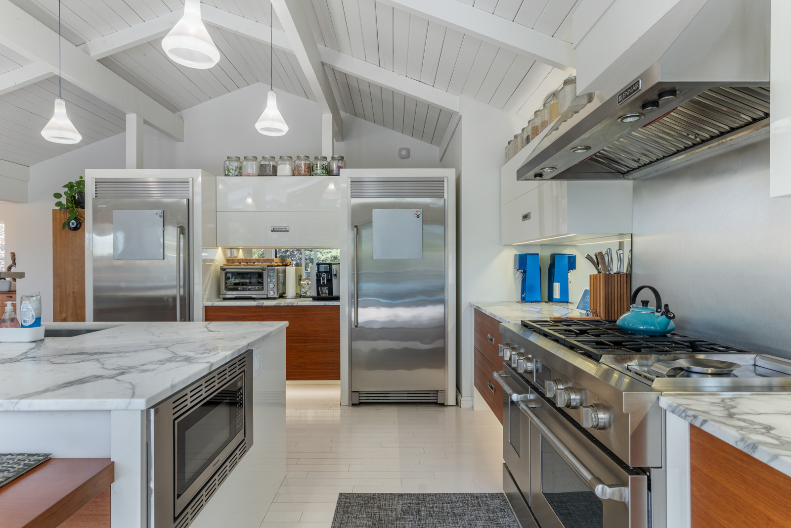 CAULFEILD PRIVATE OASIS