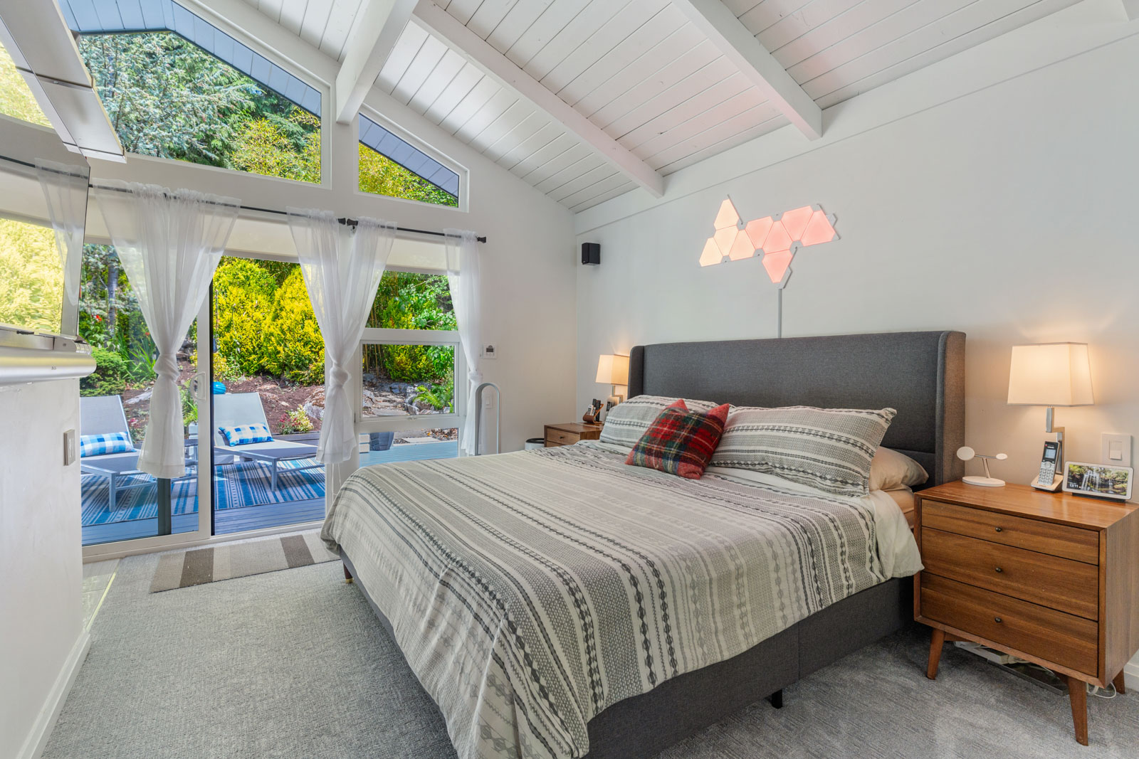 CAULFEILD PRIVATE OASIS