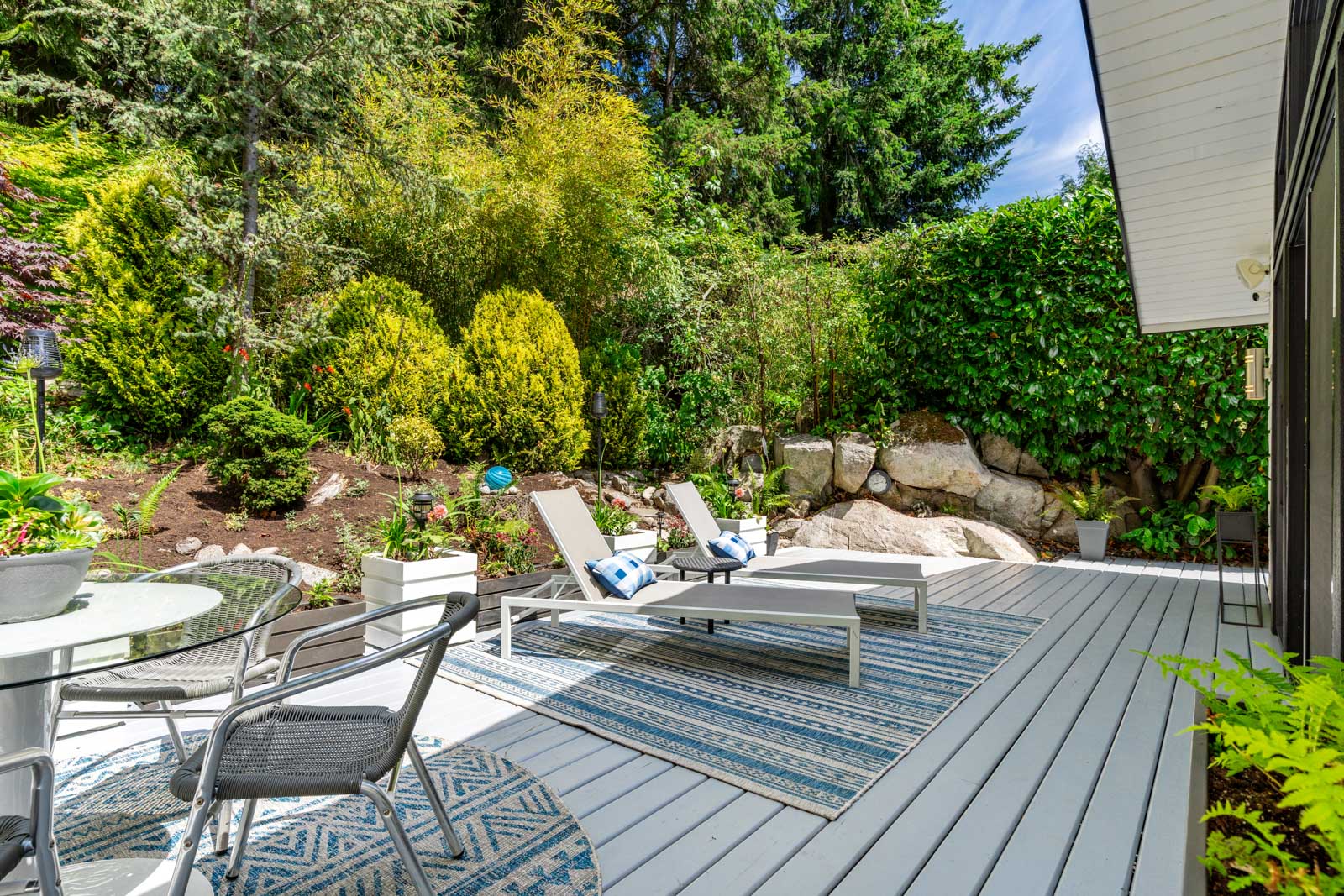 CAULFEILD PRIVATE OASIS