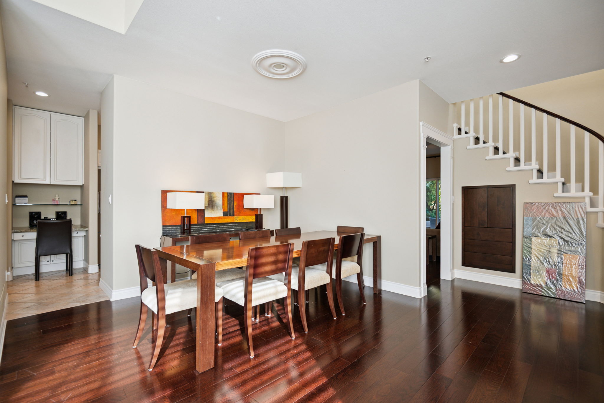 BEAUTIFULLY APPOINTED WEST VANCOUVER TOWNHOUSE