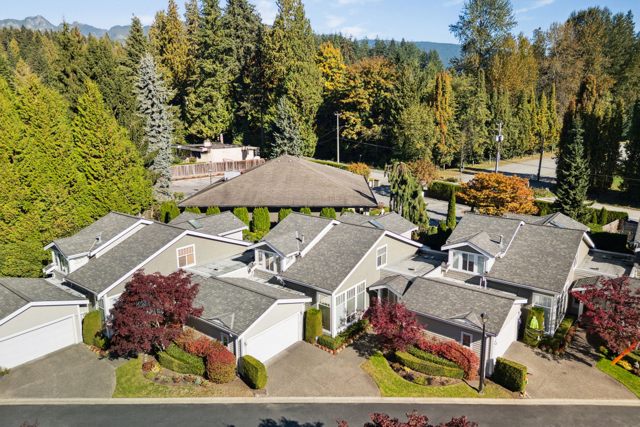 BEAUTIFULLY APPOINTED WEST VANCOUVER TOWNHOUSE