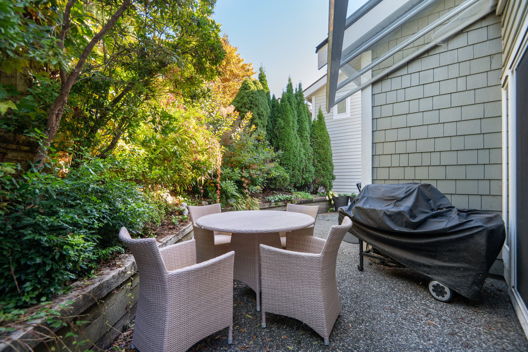 BEAUTIFULLY APPOINTED WEST VANCOUVER TOWNHOUSE