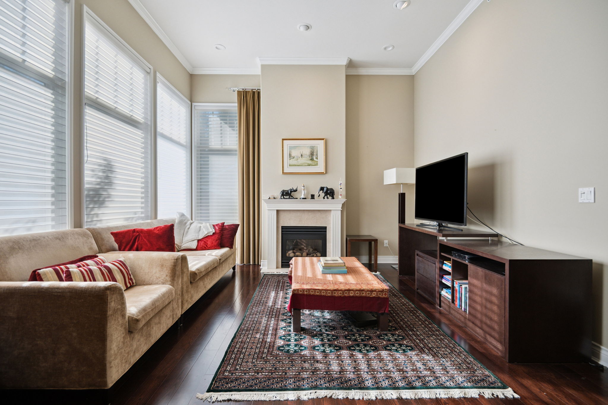 BEAUTIFULLY APPOINTED WEST VANCOUVER TOWNHOUSE