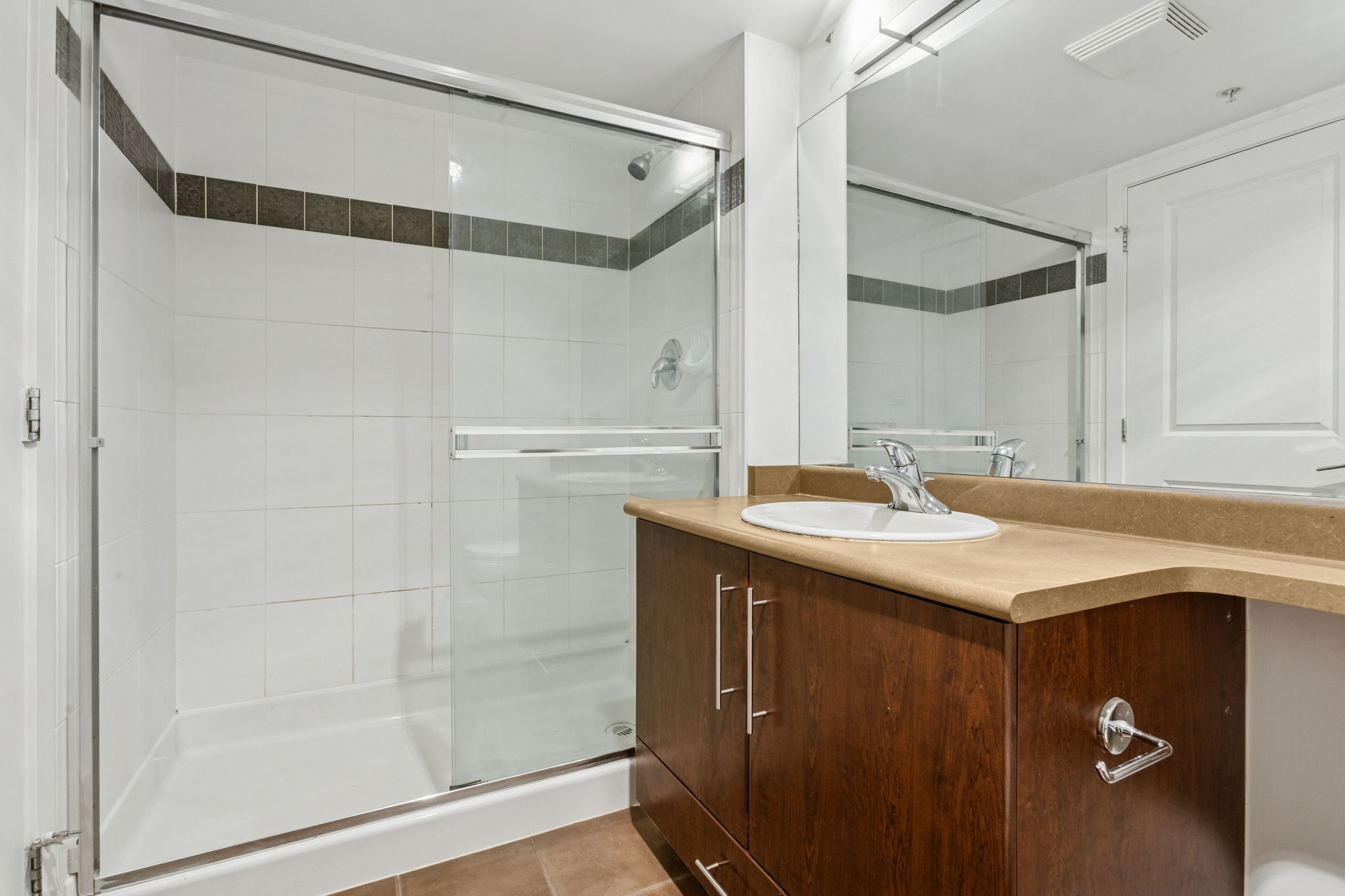 BIG BRIGHT BRENTWOOD CONDO