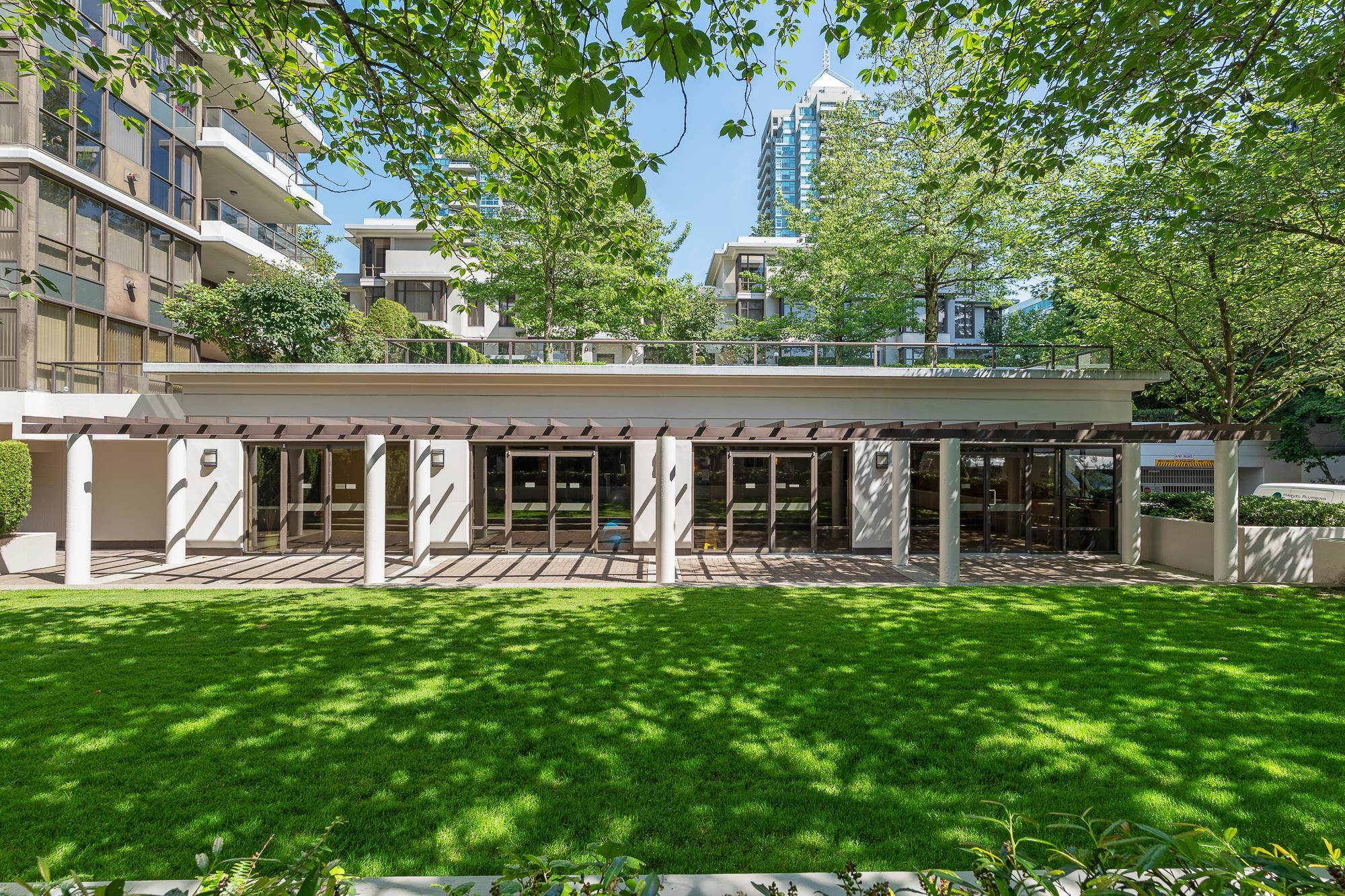 BIG BRIGHT BRENTWOOD CONDO