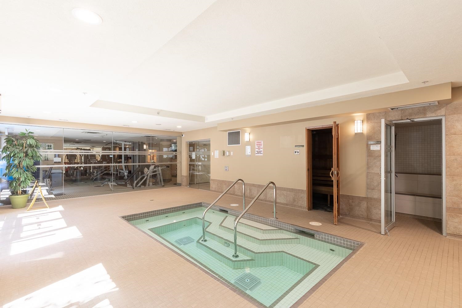 BIG BRIGHT BRENTWOOD CONDO