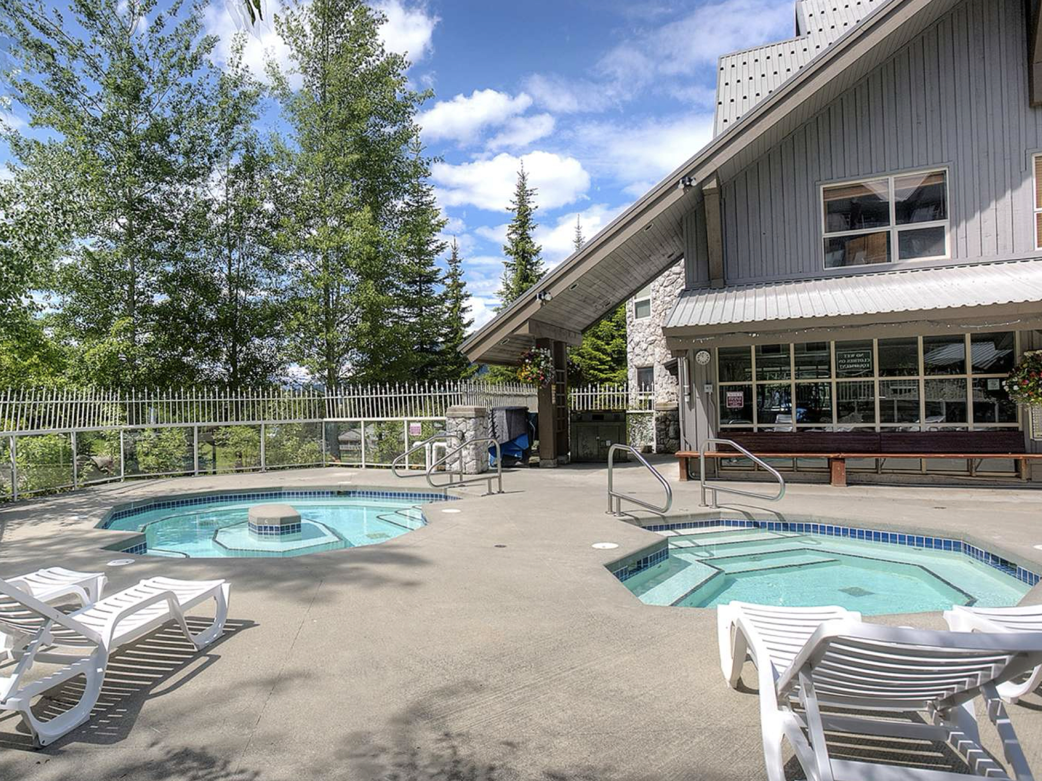 SKI IN / OUT WHISTLER CONDO