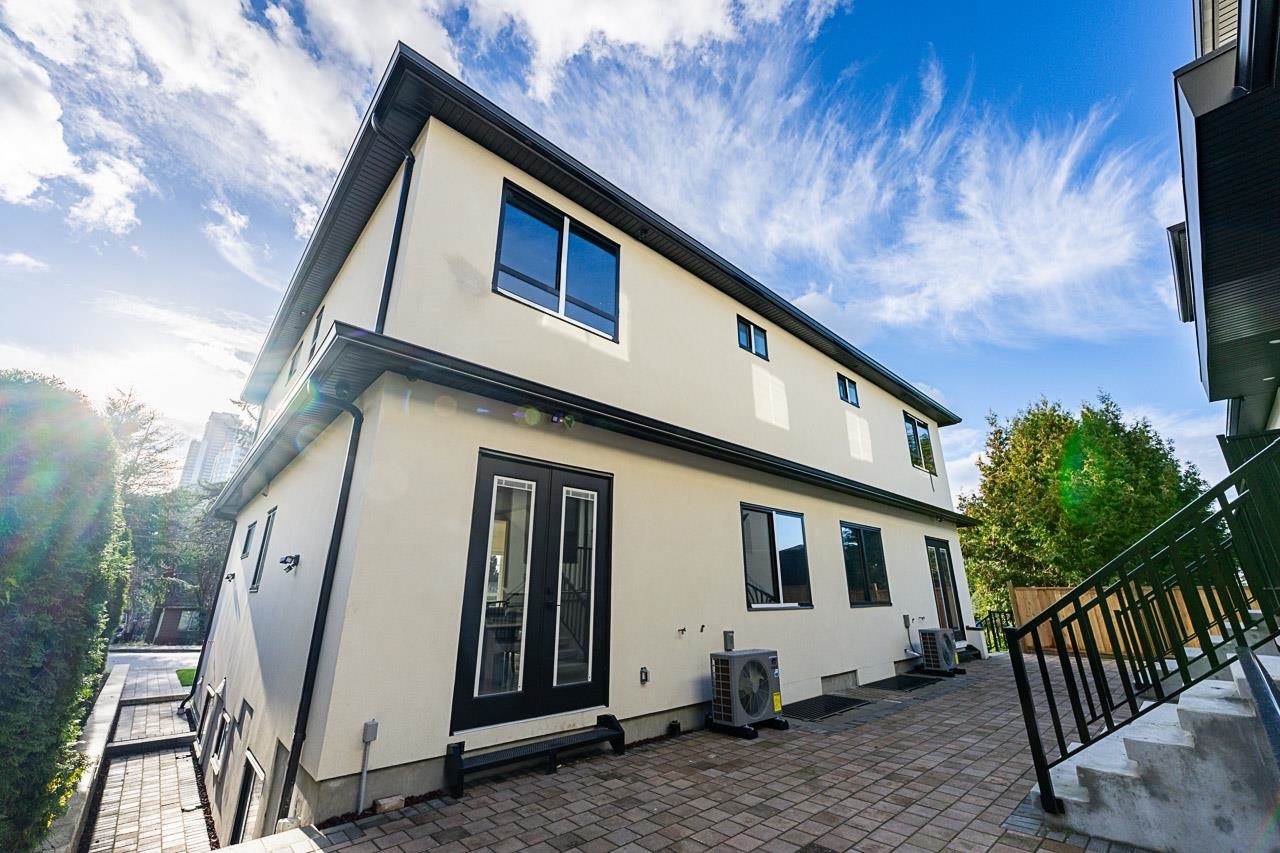 SULLIVAN HEIGHTS LUXURY